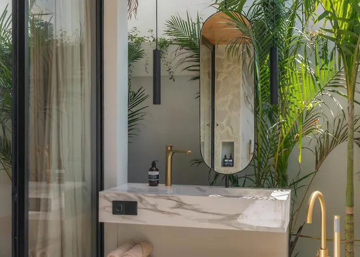 Vaya - Luxe & Stylish 3br Just Steps From The Villa Seminyak (Bali)