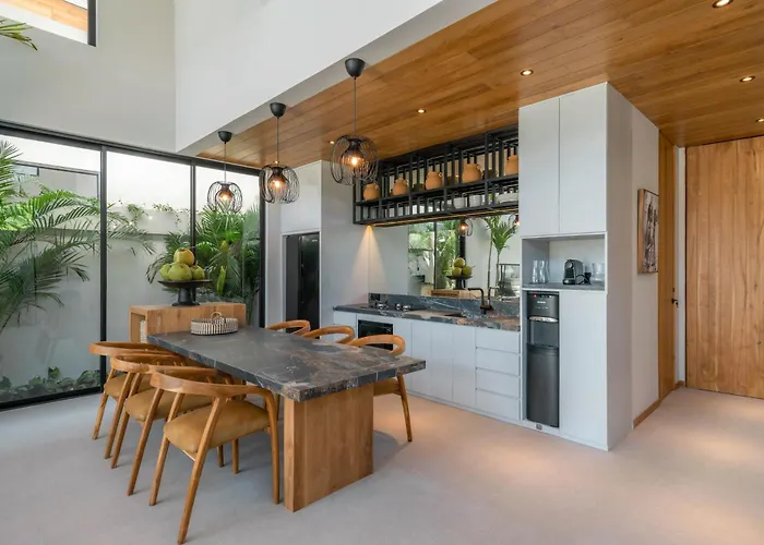 Vaya - Luxe & Stylish 3br Just Steps From The * Seminyak (Bali)