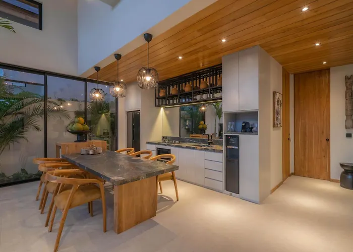Vaya - Luxe & Stylish 3br Just Steps From The Villa Seminyak (Bali)