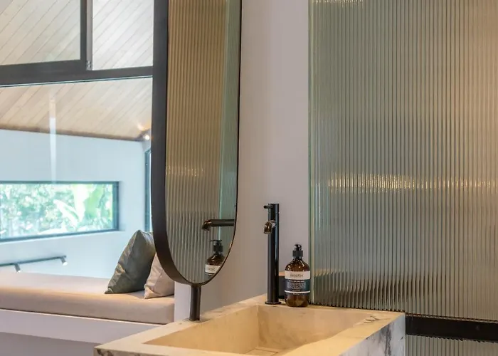 Vaya - Luxe & Stylish 3br Just Steps From The * Seminyak (Bali)