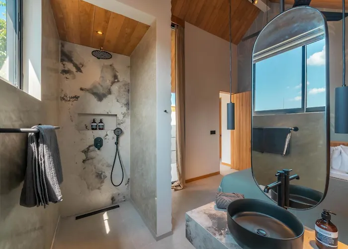 Vaya - Luxe & Stylish 3br Just Steps From The * Seminyak (Bali)