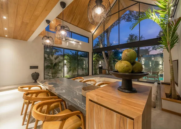 Vaya - Luxe & Stylish 3br Just Steps From The Villa Seminyak (Bali)